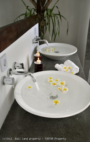 Villa for sale 5 bedroom freehold house tennis court Jacuzzi 2500m2