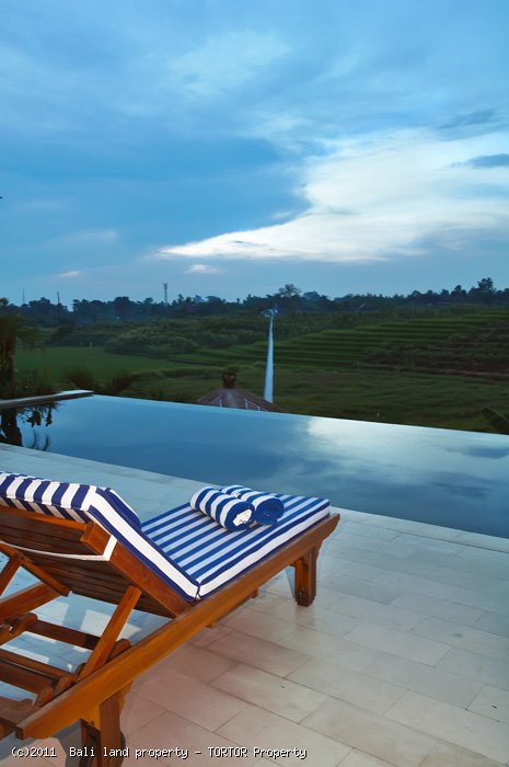 Villa for sale 5 bedroom freehold house tennis court Jacuzzi 2500m2