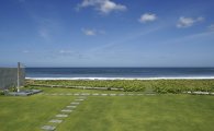 Contemporary freehold beach home for sale 4 bedrooms lap pool Jacuzzi Gym: