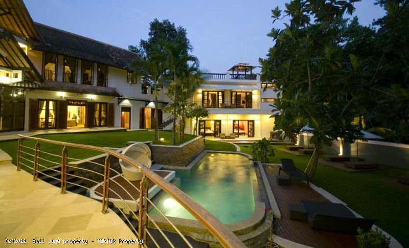 Bali resort hotel for sale 7 rooms swimming pool jacuzzi