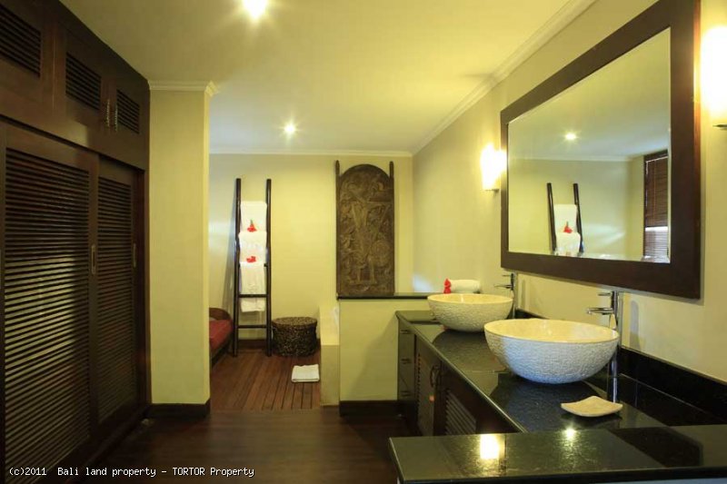 Bali Seminyak luxury 5 bedroom villa for sale leasehold property