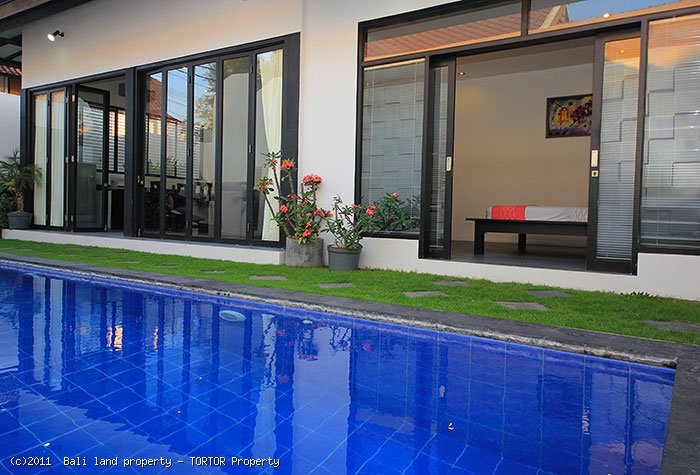 Three villa resort for sale Bali Seminyak 900m2 total 7 bedrooms