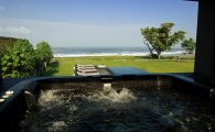 Contemporary freehold beach home for sale 4 bedrooms lap pool Jacuzzi Gym: