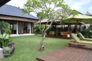 Bali 3 bedroom Canggu villa for yearly rent rice fields infinity pool: