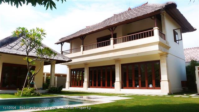 Profitable holiday villa 3.5 bedrooms t-shaped pool