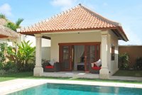 Luxury 4 bedroom villa for sale Seminyak pool bar Jacuzzi: