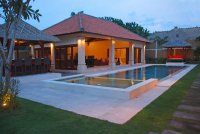 Luxury 4 bedroom villa for sale Seminyak pool bar Jacuzzi:
