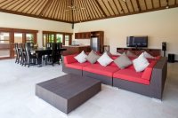 Luxury 4 bedroom villa for sale Seminyak pool bar Jacuzzi: