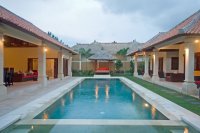 Luxury 4 bedroom villa for sale Seminyak pool bar Jacuzzi: