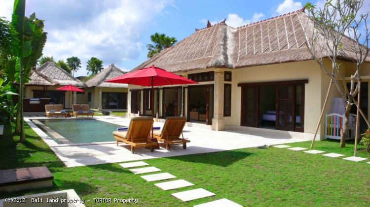 Tropical 4 bedroom villa for sale Seminyak pool bar