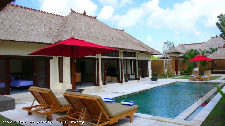 Tropical 4 bedroom villa for sale Seminyak pool bar - $575,000