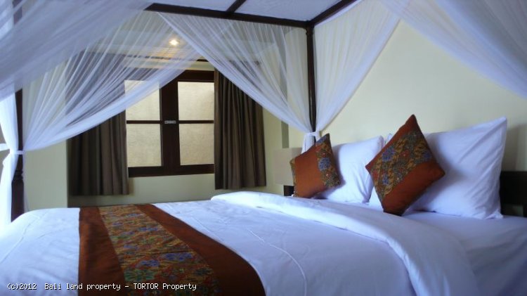 Tropical 4 bedroom villa for sale Seminyak pool bar