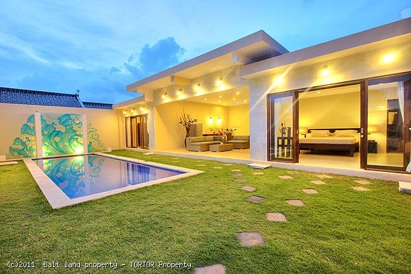 Three villa resort for sale Bali Seminyak 900m2 total 7 bedrooms