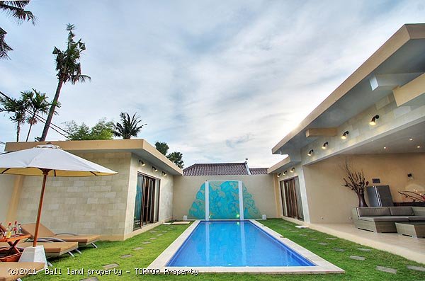 Three villa resort for sale Bali Seminyak 900m2 total 7 bedrooms