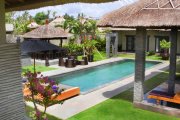 Luxury 4 bedroom Seminyak rental villa for sale: