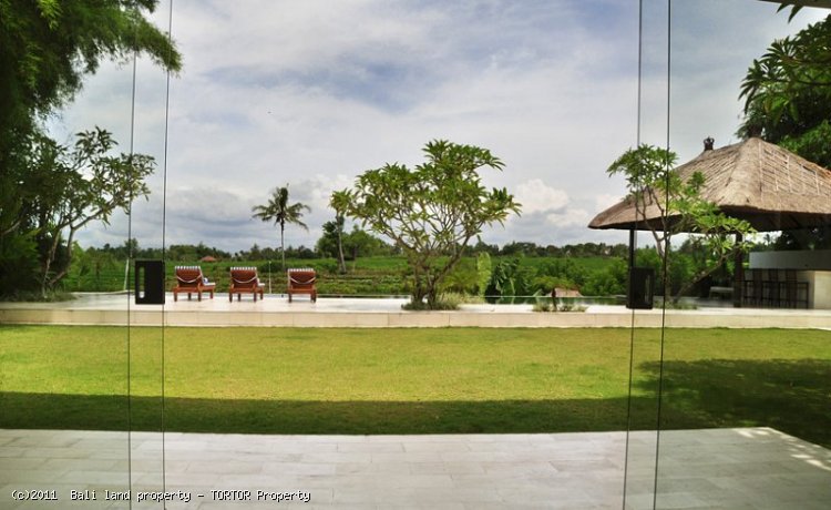 Villa for sale 5 bedroom freehold house tennis court Jacuzzi 2500m2