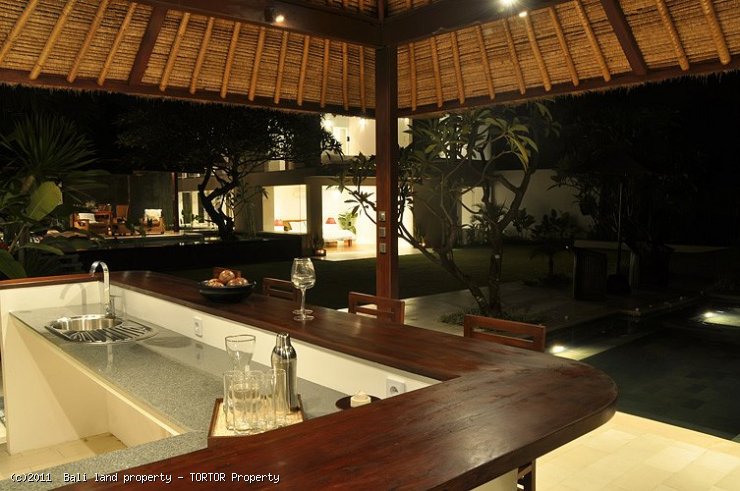 Villa for sale 5 bedroom freehold house tennis court Jacuzzi 2500m2