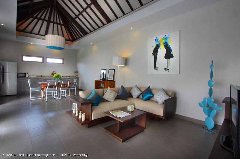 Tropical 3 bedroom furnished home with long leasehold