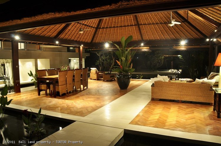 Villa for sale 5 bedroom freehold house tennis court Jacuzzi 2500m2