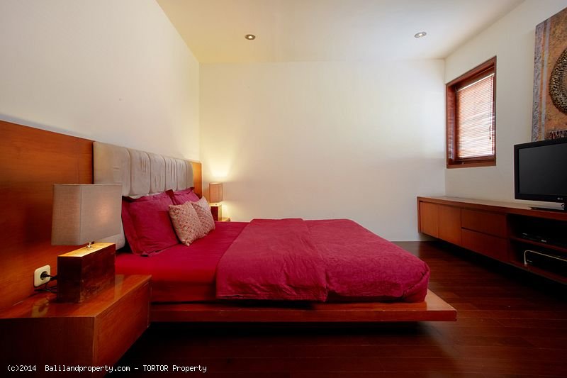 Affordable 3 bedroom villa with pool for lease