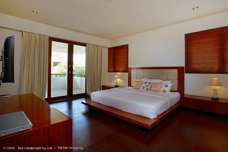 Affordable 3 bedroom villa with pool for lease