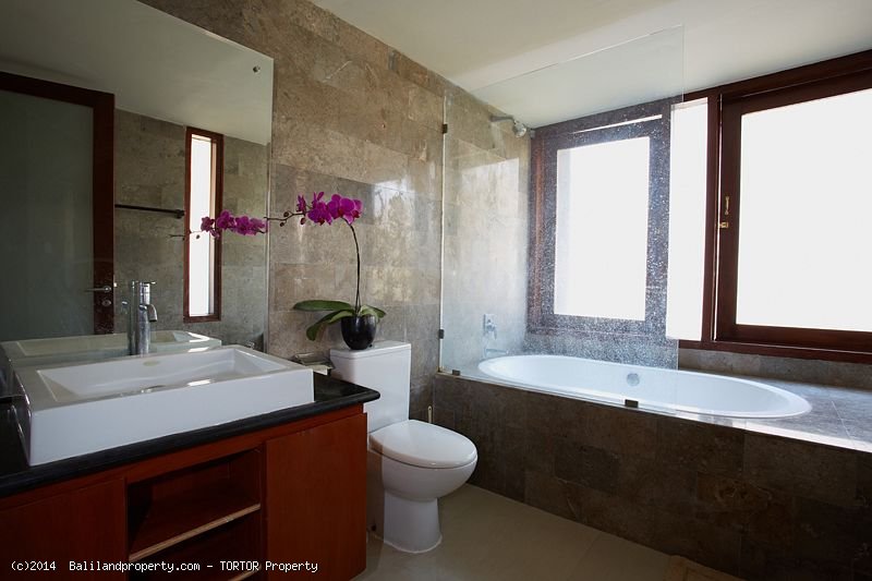 Affordable 3 bedroom villa with pool for lease