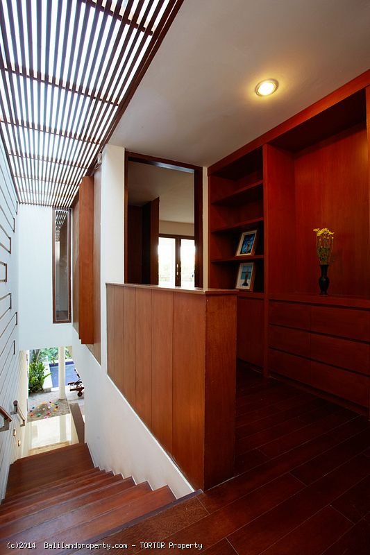 Affordable 3 bedroom villa with pool for lease