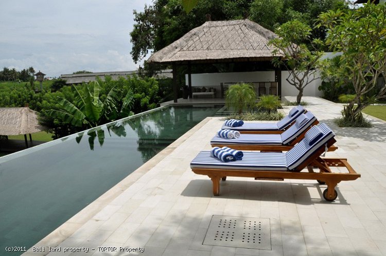 Villa for sale 5 bedroom freehold house tennis court Jacuzzi 2500m2