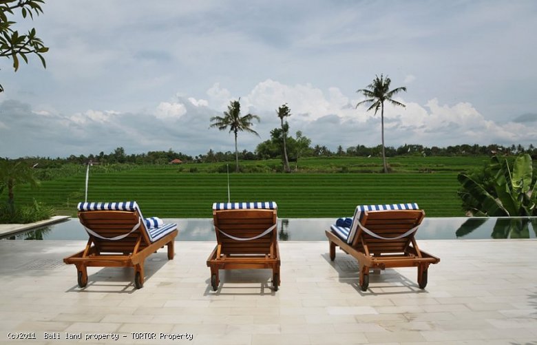 Villa for sale 5 bedroom freehold house tennis court Jacuzzi 2500m2