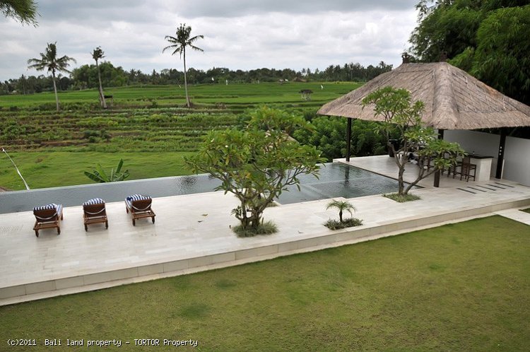 Villa for sale 5 bedroom freehold house tennis court Jacuzzi 2500m2