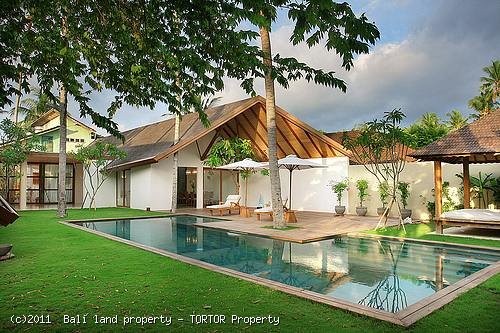 Modern Bali villa property 4 bedrooms Italian designed pool TV room