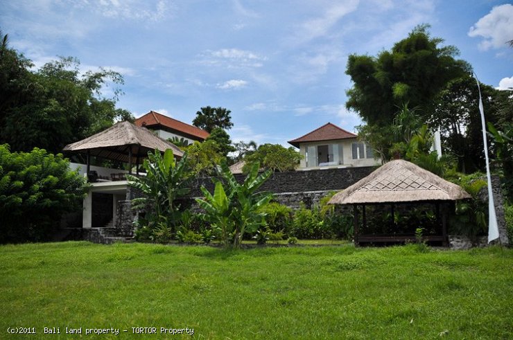 Villa for sale 5 bedroom freehold house tennis court Jacuzzi 2500m2