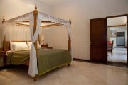 Seminyak villa for lease 2 bedrooms 700m2 land 15m pool near beach: