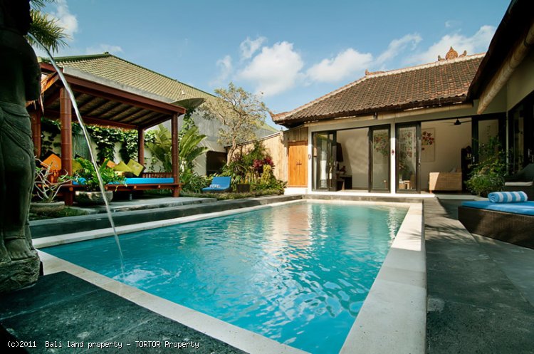Bali Seminyak villa compound for sale 7 bedrooms 3 villas