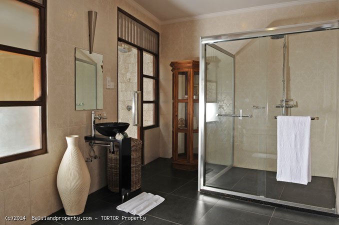 Villa residence for lease on 2000m2 7 bedrooms 2 pools