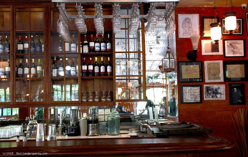 Licenced cafe restaurant apartment for sale