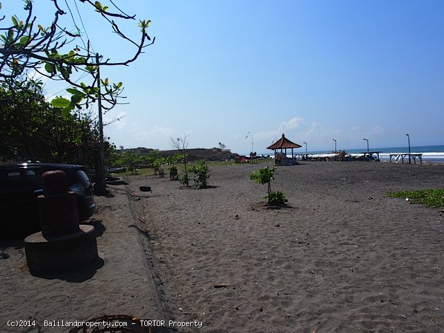 Large plot near beach for quick sale in