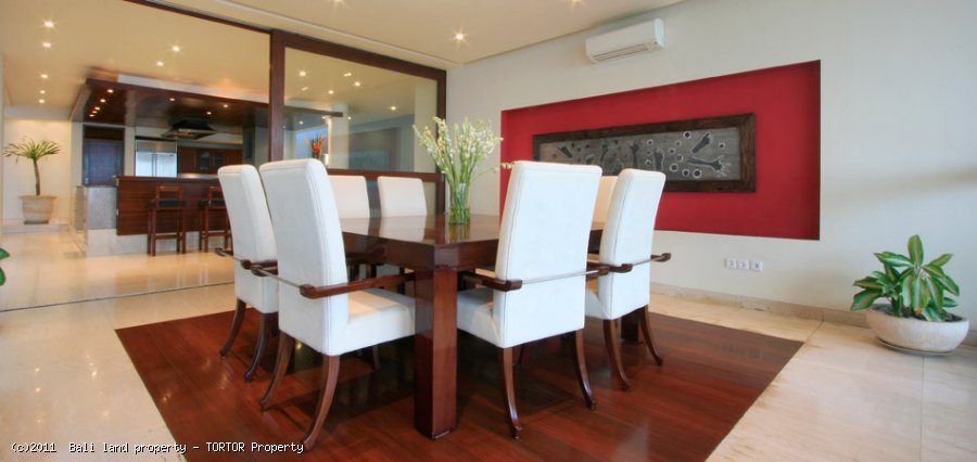 Amazing freehold beachfront 3 bedroom villa for sale in Bali