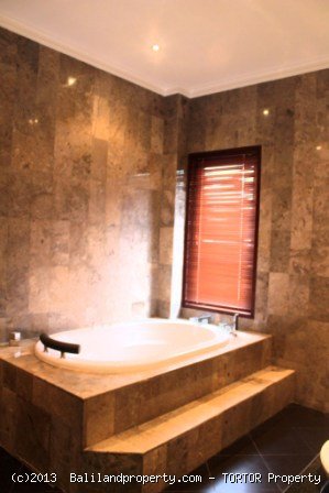 Echo beach freehold 4 bedrooms property 1120 m2