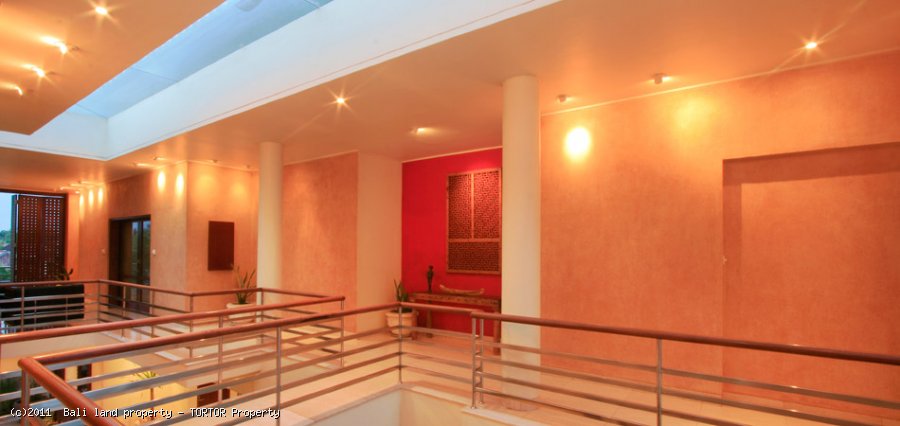 Amazing freehold beachfront 3 bedroom villa for sale in Bali