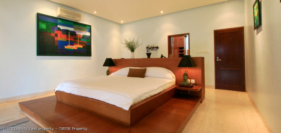 Amazing freehold beachfront 3 bedroom villa for sale in Bali