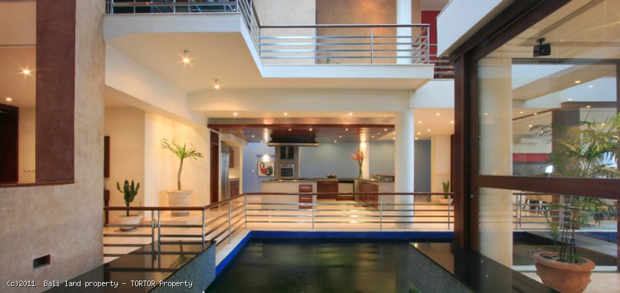 Amazing freehold beachfront 3 bedroom villa for sale in Bali