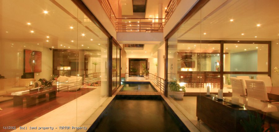 Amazing freehold beachfront 3 bedroom villa for sale in Bali