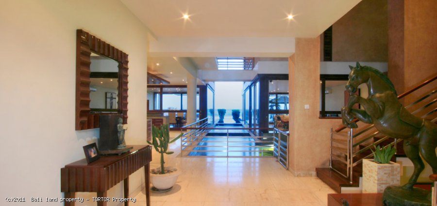 Amazing freehold beachfront 3 bedroom villa for sale in Bali