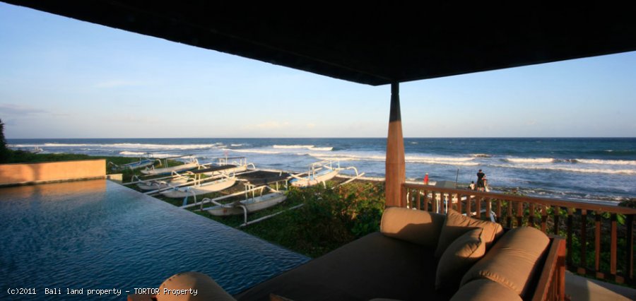 Amazing freehold beachfront 3 bedroom villa for sale in Bali