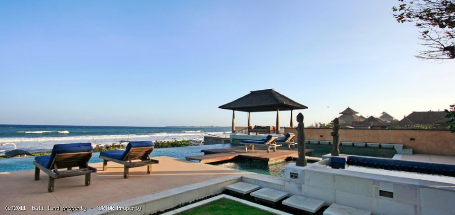 Amazing freehold beachfront 3 bedroom villa for sale in Bali