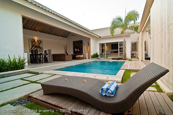 Villa Seminyak Legian 2 bedroom holiday villas investment 85 percent occupancy
