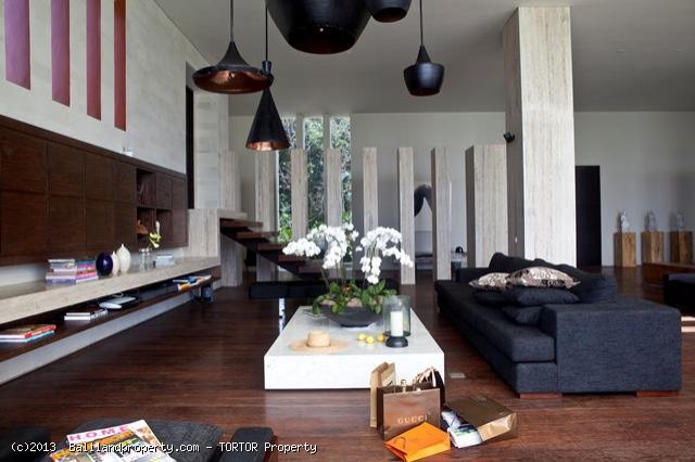 Exclusive freehold beachfront 6 suite villa estate