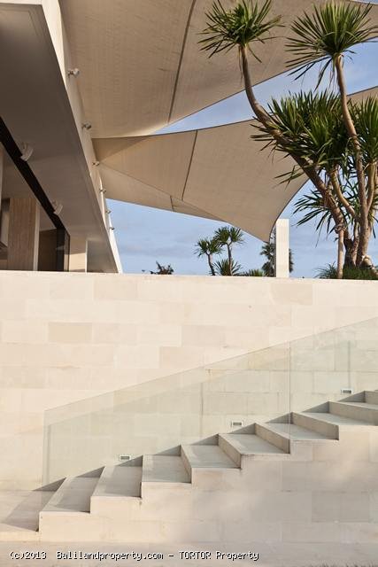 Exclusive freehold beachfront 6 suite villa estate