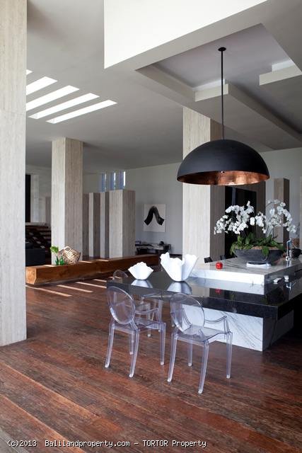 Exclusive freehold beachfront 6 suite villa estate